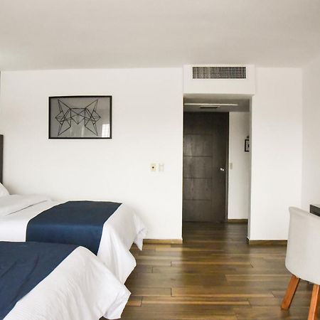 Hotel Expo Plaza Business And Family Guadalajara Zapopan Bagian luar foto
