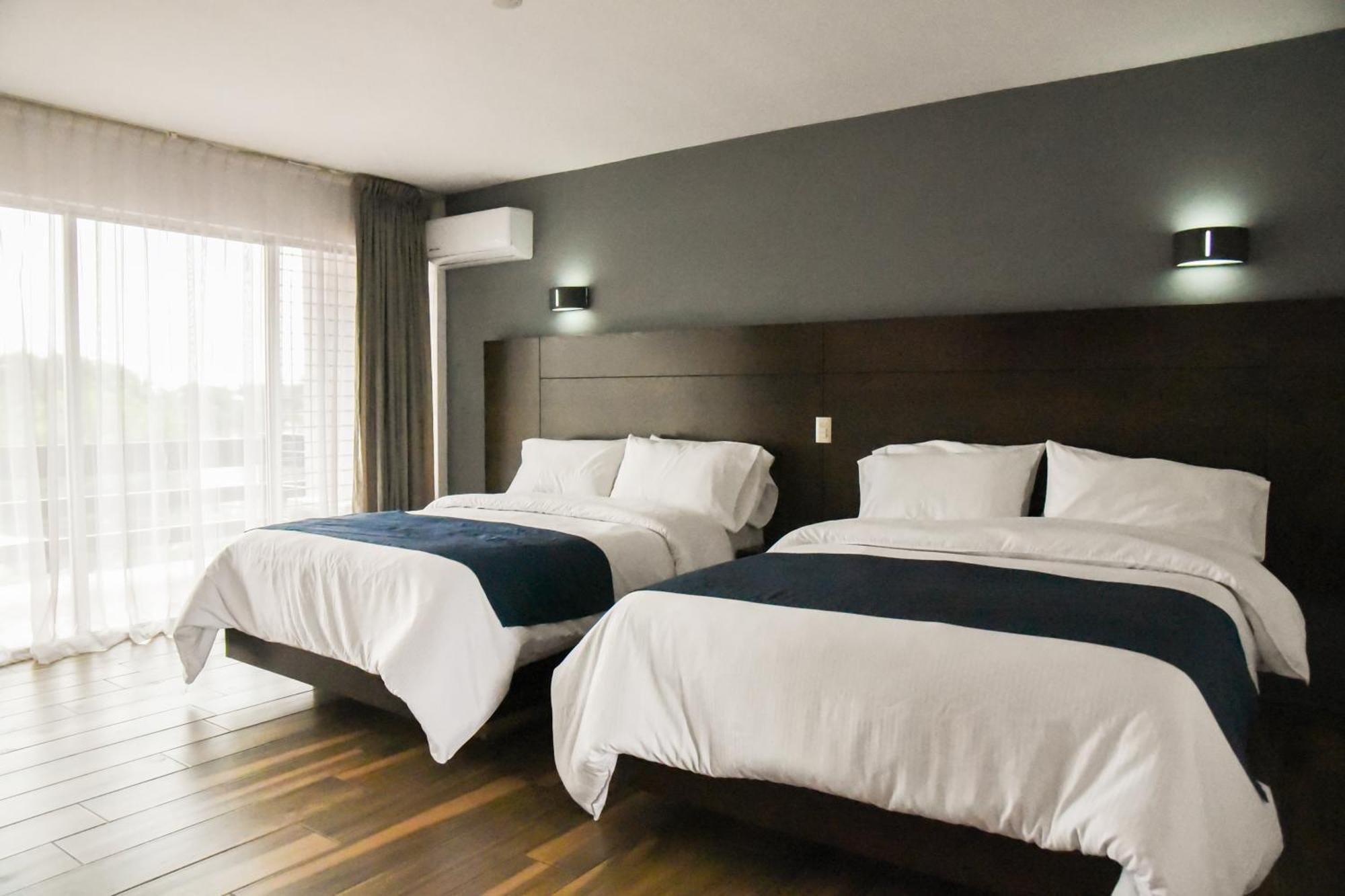 Hotel Expo Plaza Business And Family Guadalajara Zapopan Bagian luar foto