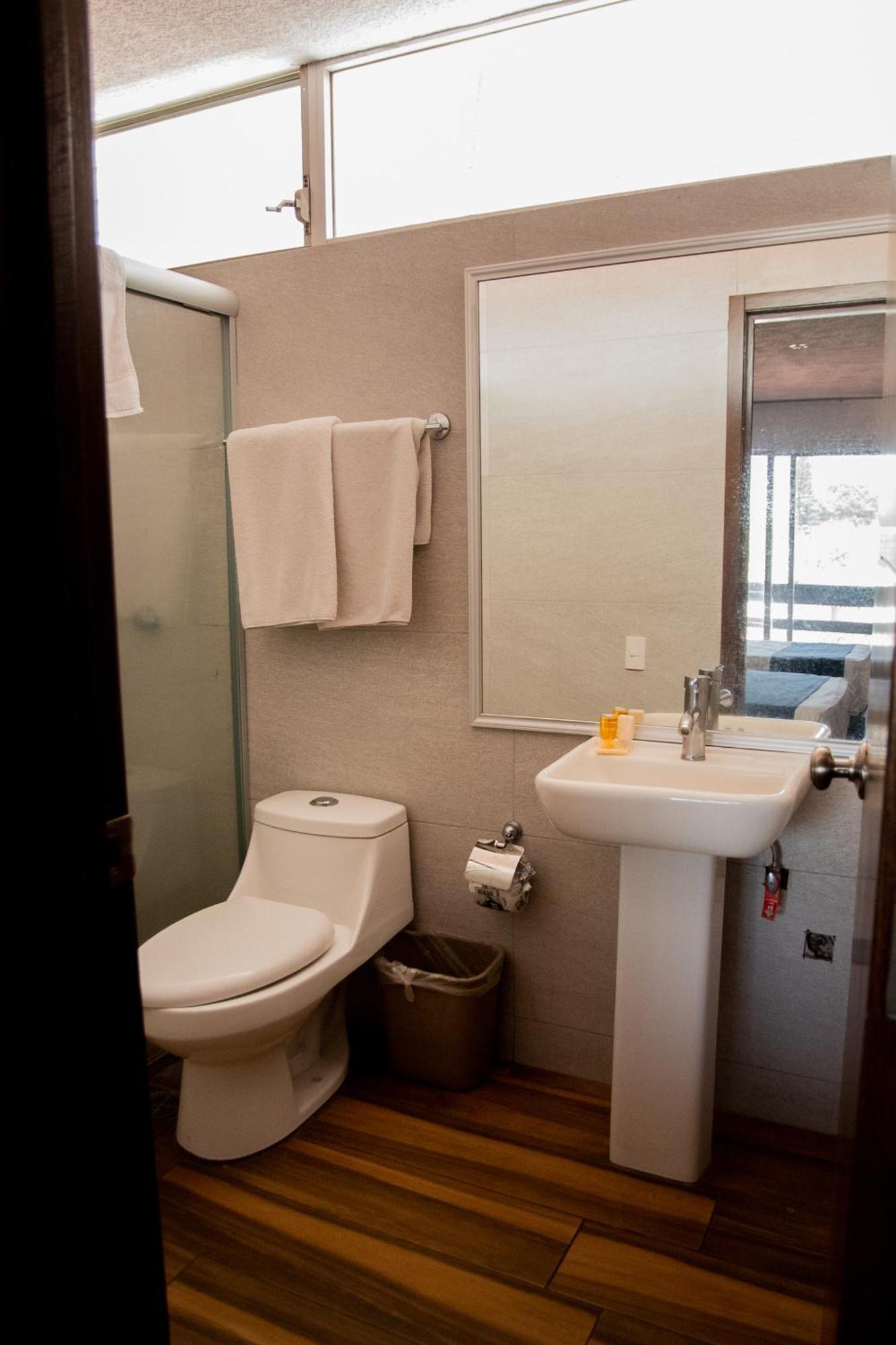 Hotel Expo Plaza Business And Family Guadalajara Zapopan Bagian luar foto